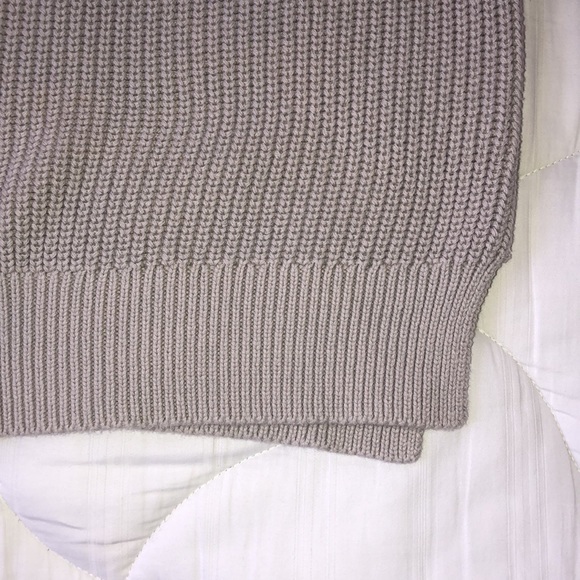 Gray Sweater, Size XS - Picture 4 of 7